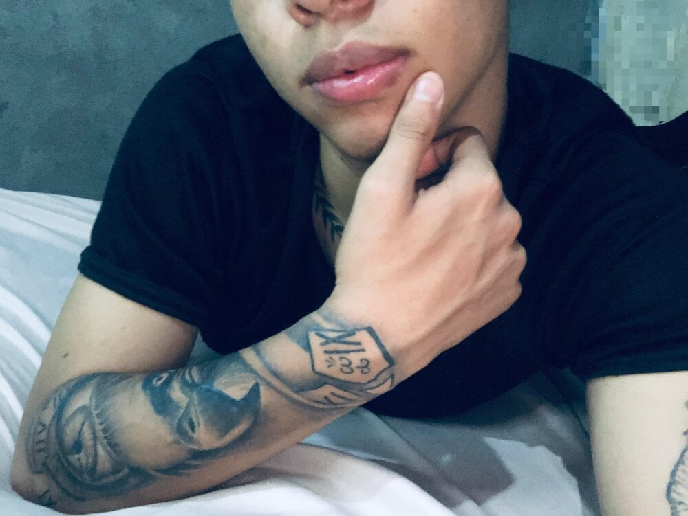 leo_hot19